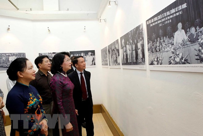 Inauguran exposición fotográfica sobre movimiento de emulación patriótica ảnh 2 Inauguran exposición fotográfica sobre movimiento de emulación patriótica ảnh 2