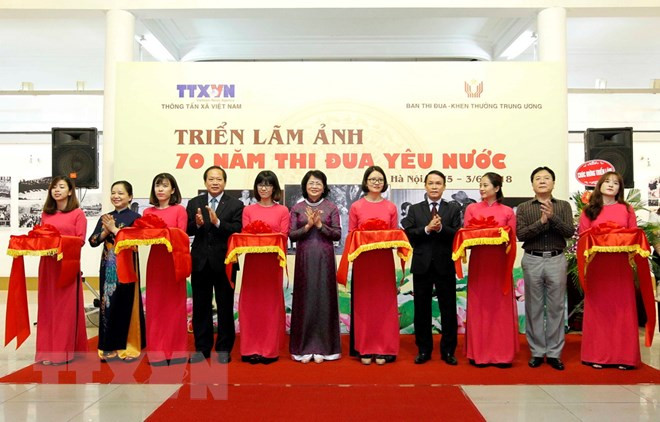 Inauguran exposición fotográfica sobre movimiento de emulación patriótica ảnh 1 Inauguran exposición fotográfica sobre movimiento de emulación patriótica ảnh 1