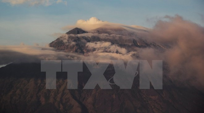 Indonesia evacúa a miles de personas por riesgos de erupción volcánica ảnh 1 Indonesia evacúa a miles de personas por riesgos de erupción volcánica ảnh 1