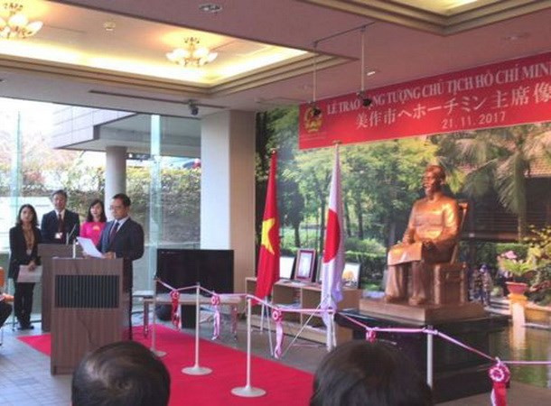 Inauguran en Japón estatua en homenaje al presidente Ho Chi Minh ảnh 1 Inauguran en Japón estatua en homenaje al presidente Ho Chi Minh ảnh 1