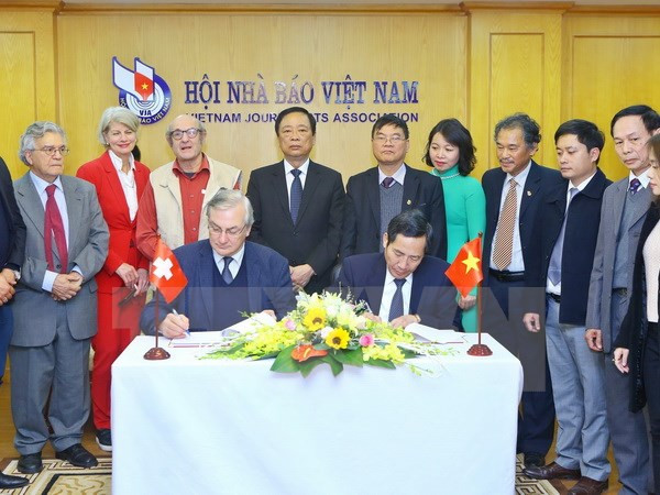 Vicepremier vietnamita recibe a representantes de Asociación de la Prensa Extranjera ảnh 1 Vicepremier vietnamita recibe a representantes de Asociación de la Prensa Extranjera ảnh 1