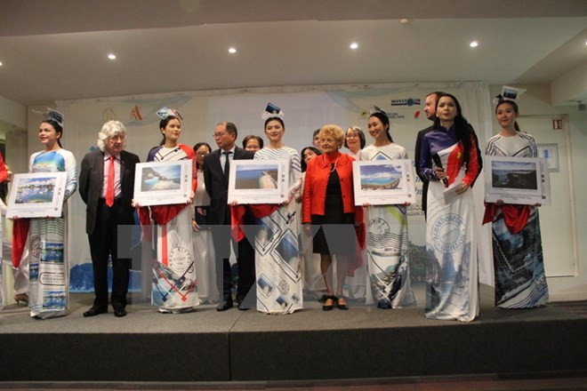 Exposición fotográfica en sede de UNESCO resalta belleza de mares de Vietnam ảnh 2 Exposición fotográfica en sede de UNESCO resalta belleza de mares de Vietnam ảnh 2