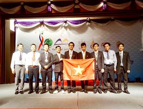 Vietnam gana dos medallas de plata en Olimpiada Internacional de Astronomía y Astrofísica ảnh 1