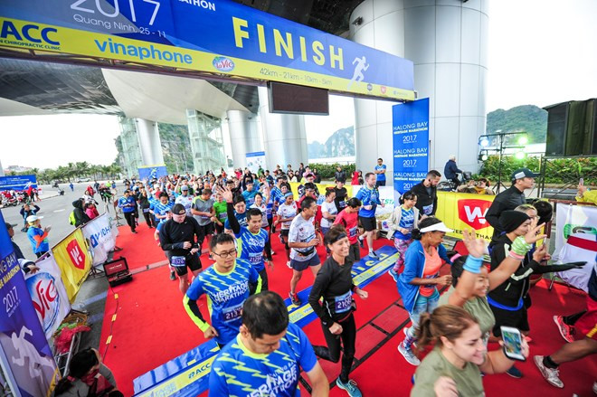 Miles de atletas participan en concurso internacional de maratón en Ciudad Ho Chi Minh ảnh 1