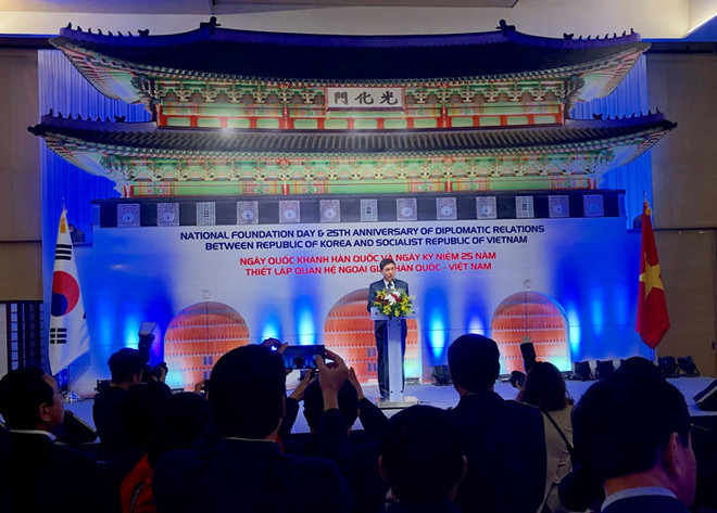 Banquete en saludo al aniversario 25 de nexos diplomáticos Vietnam-Sudcorea ảnh 1