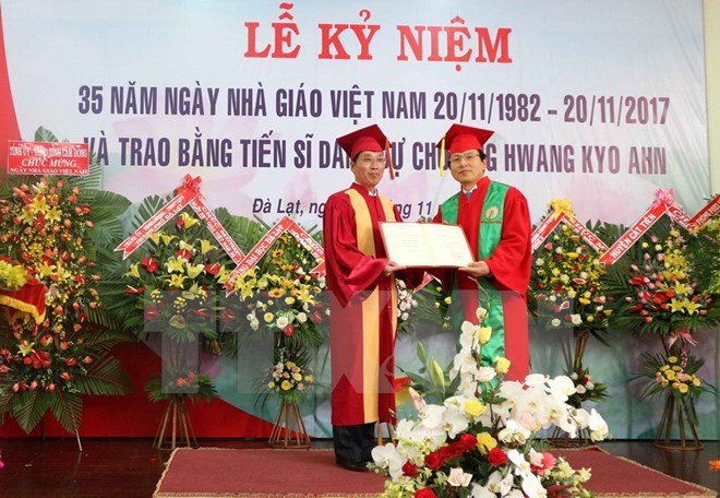 Expremier de Sudcorea recibe doctorado honorífico de universidad vietnamita ảnh 1 Expremier de Sudcorea recibe doctorado honorífico de universidad vietnamita ảnh 1