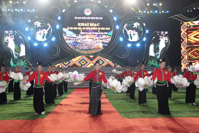 Efectúan Festival de Cultura y Turismo de Muong Lo en provincia norvietnamita de Yen Bai ảnh 1 Efectúan Festival de Cultura y Turismo de Muong Lo en provincia norvietnamita de Yen Bai ảnh 1