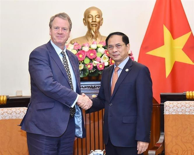 Vietnam estimula inversiones británicas en finanzas y transición energética ảnh 1 Vietnam estimula inversiones británicas en finanzas y transición energética ảnh 1