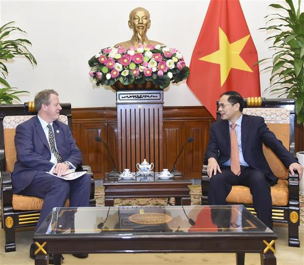 Vietnam estimula inversiones británicas en finanzas y transición energética ảnh 2 Vietnam estimula inversiones británicas en finanzas y transición energética ảnh 2