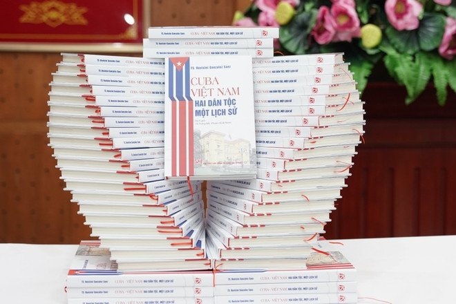 Presentan el libro “Dos pueblos hermanos-una historia: Cuba y Vietnam” ảnh 1 Presentan el libro “Dos pueblos hermanos-una historia: Cuba y Vietnam” ảnh 1