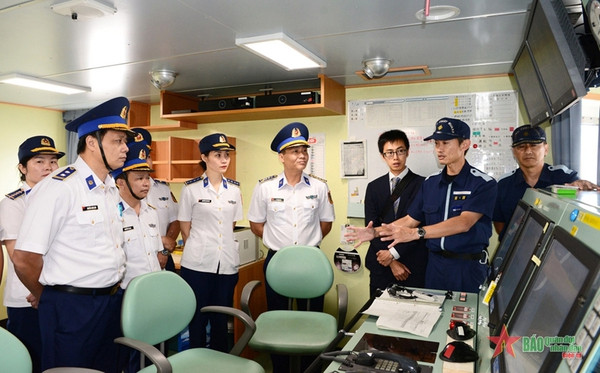 Fuerzas de guardacostas de Vietnam y Japón comparten experiencias ảnh 1 Fuerzas de guardacostas de Vietnam y Japón comparten experiencias ảnh 1