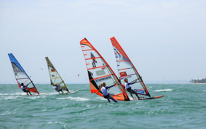 Provincia vietnamita por erigirse en polo turístico y de deportes marítimos ảnh 1 Provincia vietnamita por erigirse en polo turístico y de deportes marítimos ảnh 1