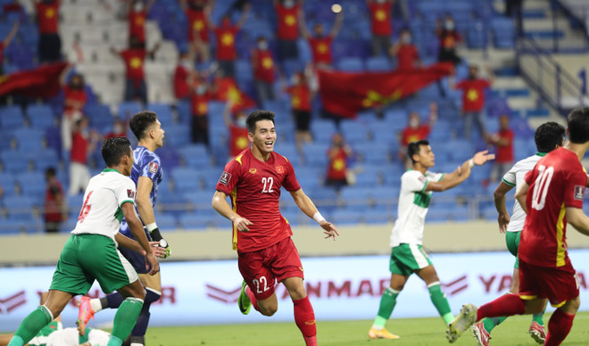 Felicita Primer Ministro vietnamita éxito de selección nacional de fútbol ảnh 1