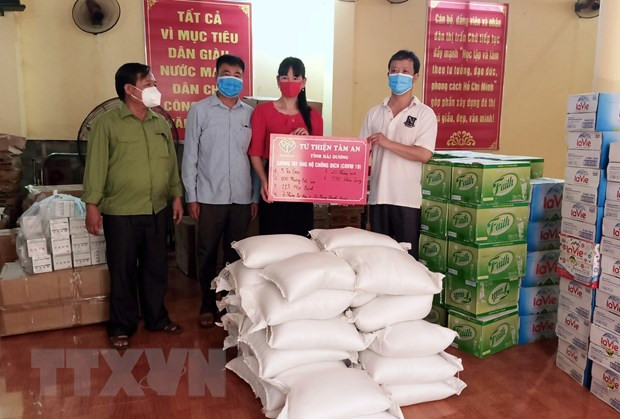 Vietnamitas en República Checa apoyan lucha antiepidémica de su Patria ảnh 1 Vietnamitas en República Checa apoyan lucha antiepidémica de su Patria ảnh 1