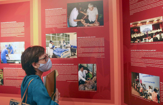 Realizan exposición sobre seguimiento del ejemplo moral y pensamiento de Ho Chi Minh ảnh 2 Realizan exposición sobre seguimiento del ejemplo moral y pensamiento de Ho Chi Minh ảnh 2