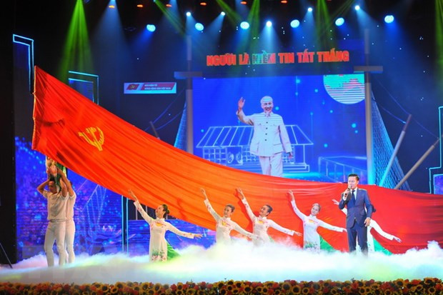 Efectúan en Vietnam programa artístico por 110 aniversario del viaje de Ho Chi Minh ảnh 1 Efectúan en Vietnam programa artístico por 110 aniversario del viaje de Ho Chi Minh ảnh 1