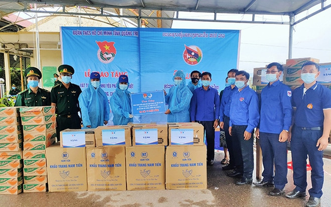Provincia vietnamita entrega suministros médicos a Laos para combatir COVID-19 ảnh 1 Provincia vietnamita entrega suministros médicos a Laos para combatir COVID-19 ảnh 1