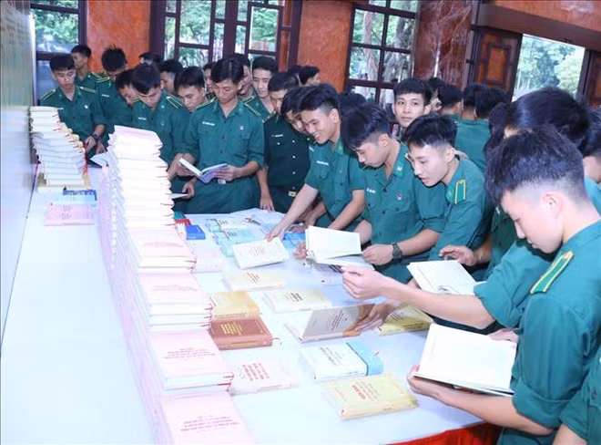 Afirman liderazgo integral del PCV para el Ejército vietnamita ảnh 2