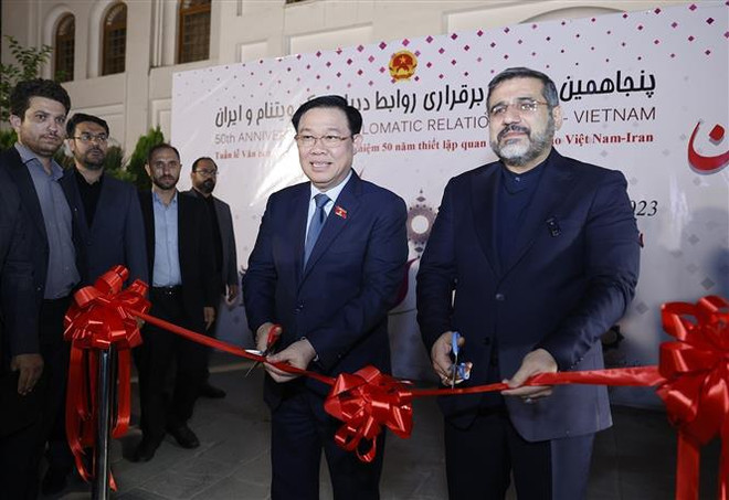 Titular del Parlamento vietnamita inaugura Semana de Cultura del país en Irán ảnh 1 Titular del Parlamento vietnamita inaugura Semana de Cultura del país en Irán ảnh 1