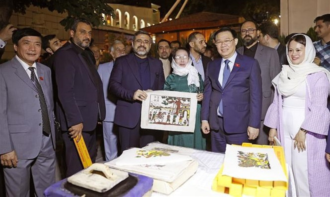 Titular del Parlamento vietnamita inaugura Semana de Cultura del país en Irán ảnh 2 Titular del Parlamento vietnamita inaugura Semana de Cultura del país en Irán ảnh 2