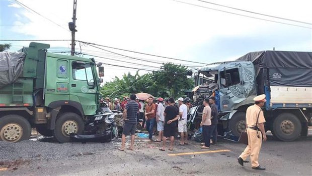 Vicepremier vietnamita envia condolencias a familias de víctimas de accidente vial ảnh 1 Vicepremier vietnamita envia condolencias a familias de víctimas de accidente vial ảnh 1