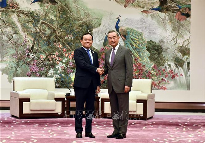 Viceprimer ministro de Vietnam asiste a ferias en provincia china de Yunnan ảnh 3 Viceprimer ministro de Vietnam asiste a ferias en provincia china de Yunnan ảnh 3