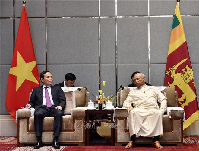 Viceprimer ministro de Vietnam asiste a ferias en provincia china de Yunnan ảnh 4 Viceprimer ministro de Vietnam asiste a ferias en provincia china de Yunnan ảnh 4