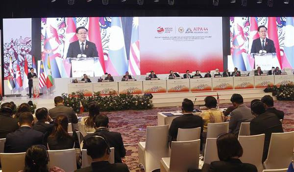 Presidente del Parlamento de Vietnam concluye con éxito gira exterior ảnh 2 Presidente del Parlamento de Vietnam concluye con éxito gira exterior ảnh 2