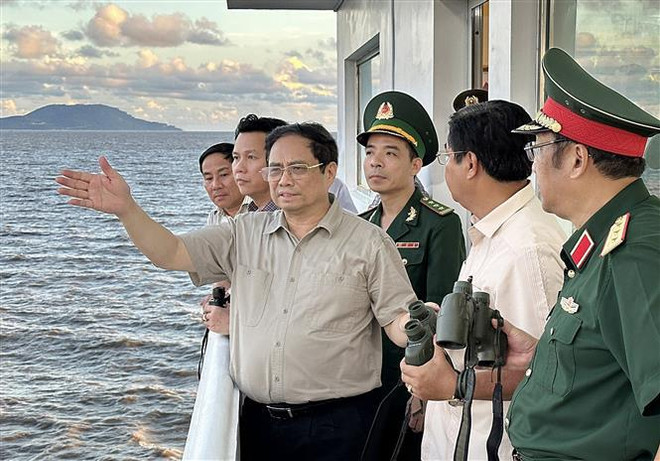 Premier realiza inspección en zonas de erosión en delta del Mekong ảnh 1 Premier realiza inspección en zonas de erosión en delta del Mekong ảnh 1