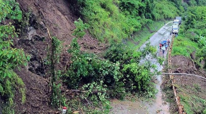 Vietnam mantiene alerta sobre deslizamiento de tierra ảnh 1 Vietnam mantiene alerta sobre deslizamiento de tierra ảnh 1