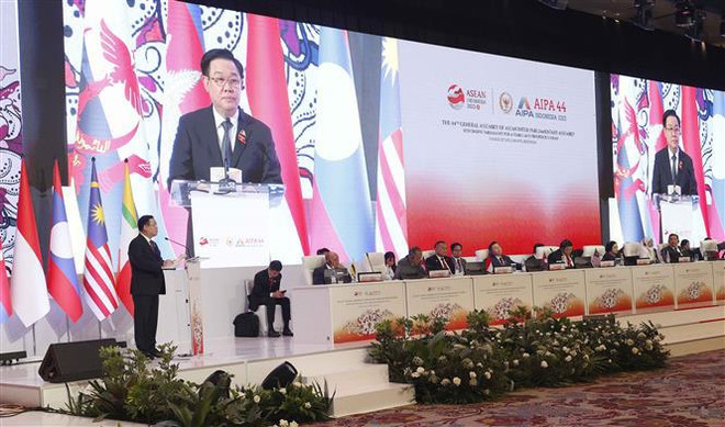 Resaltan significado de visita del titular del Parlamento vietnamita a Indonesia e Irán ảnh 1 Resaltan significado de visita del titular del Parlamento vietnamita a Indonesia e Irán ảnh 1