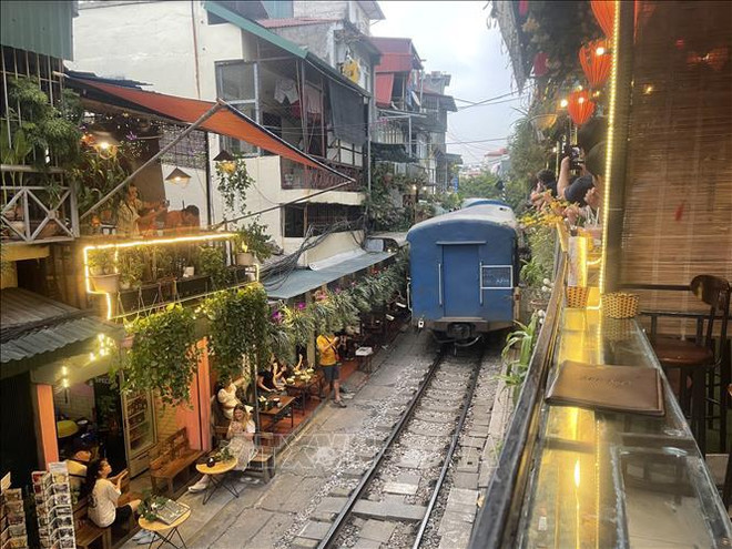 Responden solicitudes relacionadas con cafeterías a lo largo de vías del tren ảnh 2 Responden solicitudes relacionadas con cafeterías a lo largo de vías del tren ảnh 2