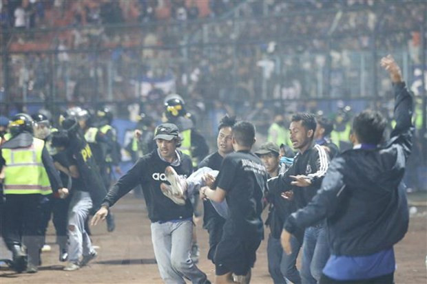 Vietnam envía condolencias a Indonesia por la tragedia en partido de fútbol ảnh 1 Vietnam envía condolencias a Indonesia por la tragedia en partido de fútbol ảnh 1