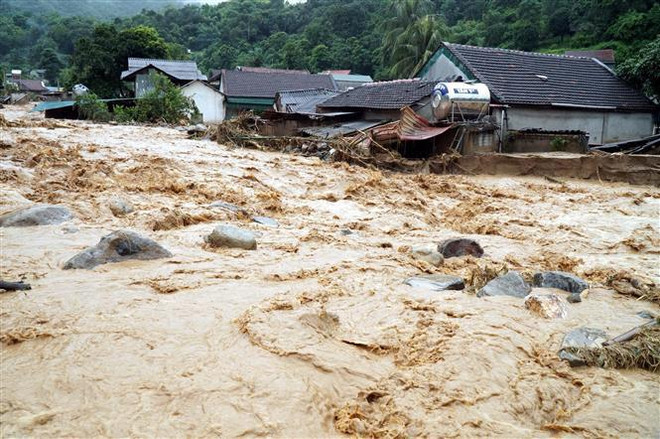 Inundaciones cobran vida de ocho personas en localidades vietnamitas ảnh 1 Inundaciones cobran vida de ocho personas en localidades vietnamitas ảnh 1