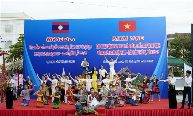 Provincia vietnamita acoge festival cultural, deportivo y turístico con Laos ảnh 1 Provincia vietnamita acoge festival cultural, deportivo y turístico con Laos ảnh 1
