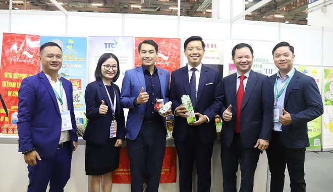 Productos vietnamitas acaparan atención del público en Singapur ảnh 2 Productos vietnamitas acaparan atención del público en Singapur ảnh 2