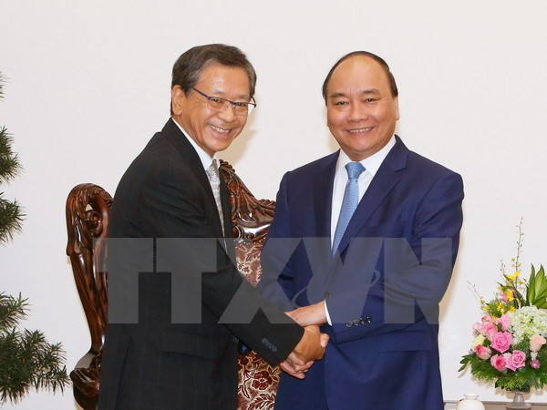 Premier de Vietnam recibe a embajador y experto de Japón ảnh 1 Premier de Vietnam recibe a embajador y experto de Japón ảnh 1