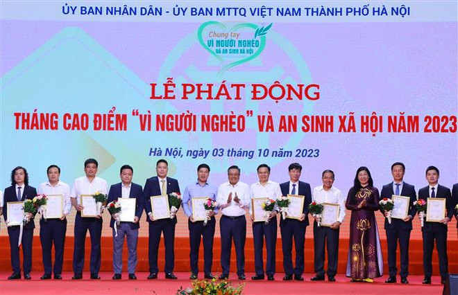 Hanoi lanza el Mes por los pobres y bienestar social ảnh 2 Hanoi lanza el Mes por los pobres y bienestar social ảnh 2