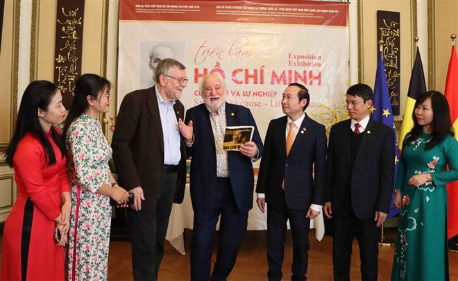 Eruditos belgas elogian al Presidente Ho Chi Minh, gran líder del pueblo vietnamita ảnh 2