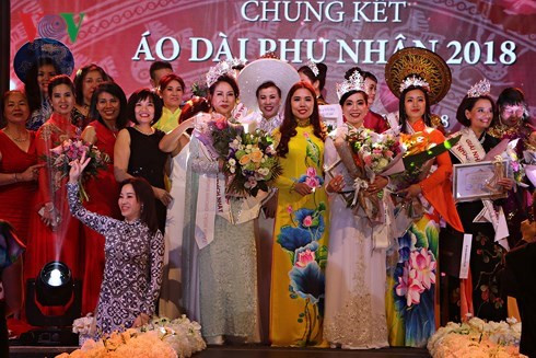 Premian primer concurso “Señoras de Ao Dai de Vietnam en Europa” ảnh 1 Premian primer concurso “Señoras de Ao Dai de Vietnam en Europa” ảnh 1