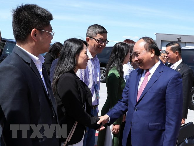 Premier de Vietnam regresa a Hanoi tras participar en cumbre G7 en Canadá ảnh 1