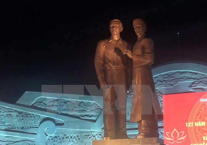 Develan en Vietnam monumento de Ho Chi Minh y su padre ảnh 1