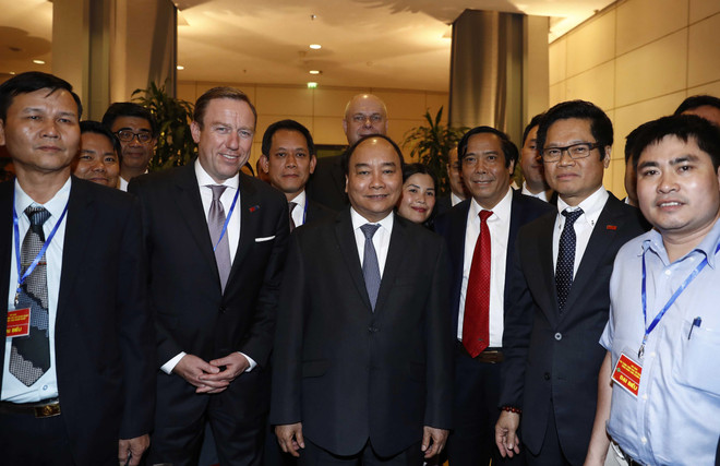 Premier vietnamita recaba apoyo empresarial en confección de políticas económicas ảnh 1 Premier vietnamita recaba apoyo empresarial en confección de políticas económicas ảnh 1
