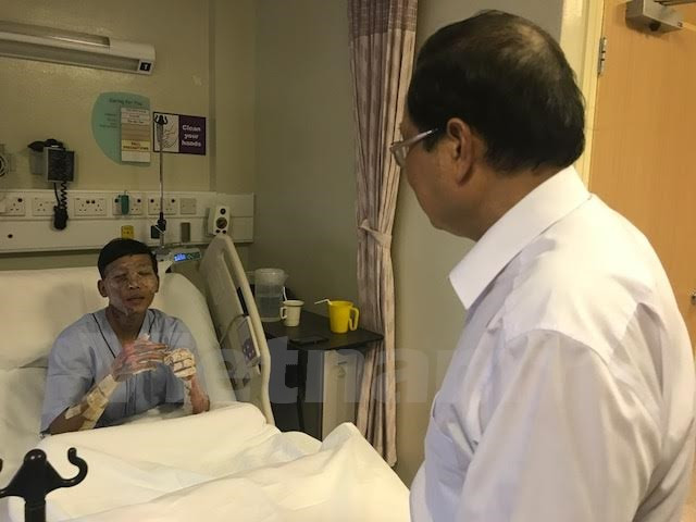 Ofrecen apoyo a tres tripulantes vietnamitas accidentados en Singapur ảnh 1 Ofrecen apoyo a tres tripulantes vietnamitas accidentados en Singapur ảnh 1