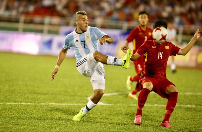 Selección vietnamita de fútbol registra avances tras partido amistoso con Argentina ảnh 1 Selección vietnamita de fútbol registra avances tras partido amistoso con Argentina ảnh 1