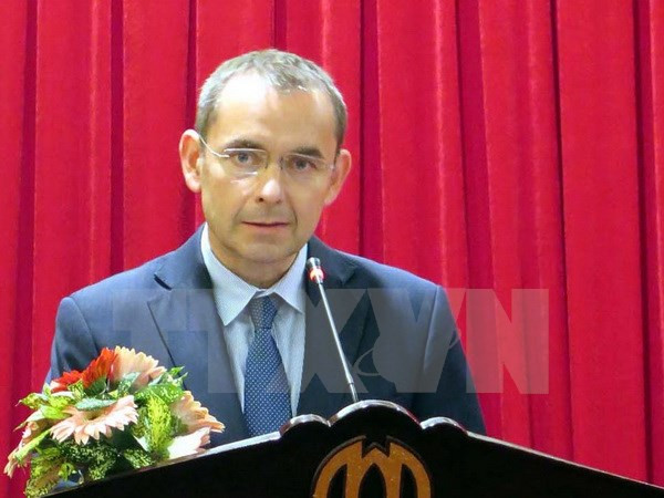 Exembajador de Francia en Vietnam honrada con medalla de amistad ảnh 1 Exembajador de Francia en Vietnam honrada con medalla de amistad ảnh 1