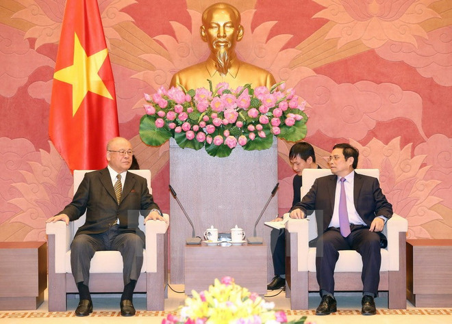 Alto funcionario del PCV destaca aportes de diputado japonés para amistad binacional ảnh 1