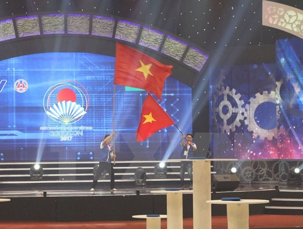 LH-NICESHOT se corona en Robocon Vietnam 2017 ảnh 1