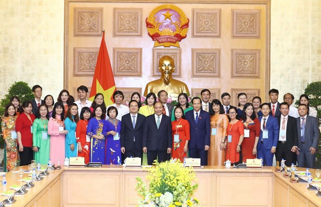 Premier de Vietnam dialoga con pedagogos destacados en Día nacional del Maestro ảnh 1 Premier de Vietnam dialoga con pedagogos destacados en Día nacional del Maestro ảnh 1
