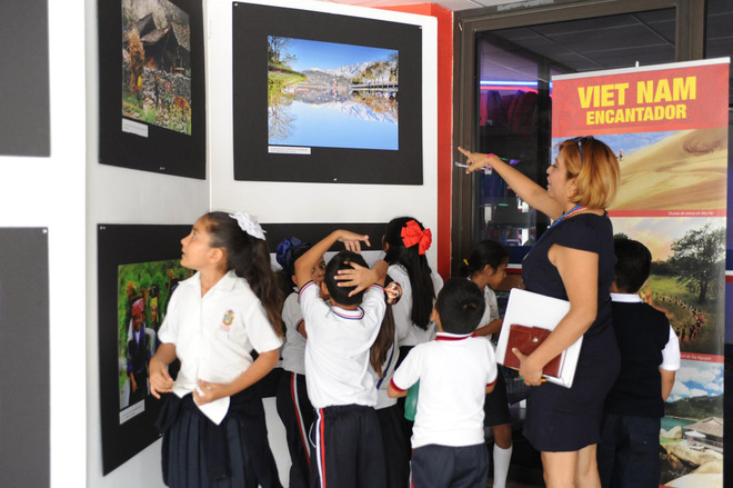 Intelectuales mexicanos admiran el desarrollo de Vietnam ảnh 4 Intelectuales mexicanos admiran el desarrollo de Vietnam ảnh 4